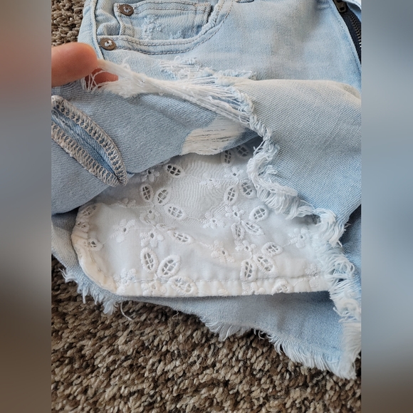 2/$20 Shorts American Eagle Jean Shorts size 4 - Picture 4 of 9